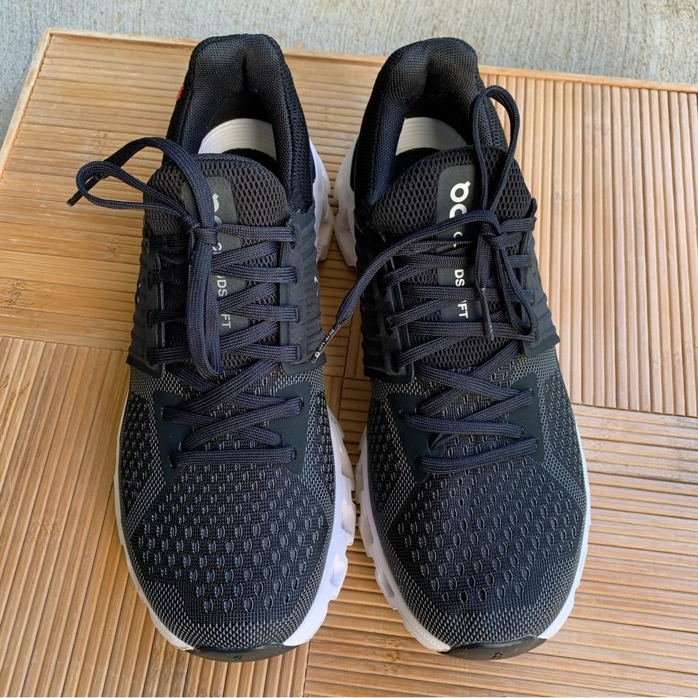 On Running Black and White Athletic Shoes - Picture 4 of 16